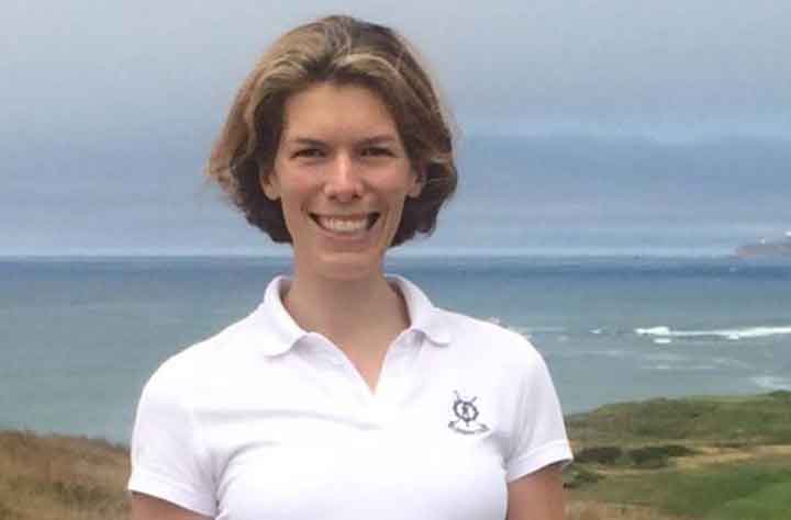 Alumnae ANNE-KATHRIN WITT ’07 stands in front of ocean.