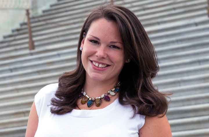 JESSICA SEALE ’10 smiles for selfie in Washington D.C.